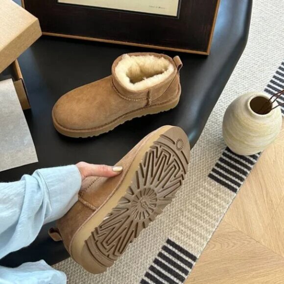 UGG Classic Ultra Mini Boots - Picture 5 of 9